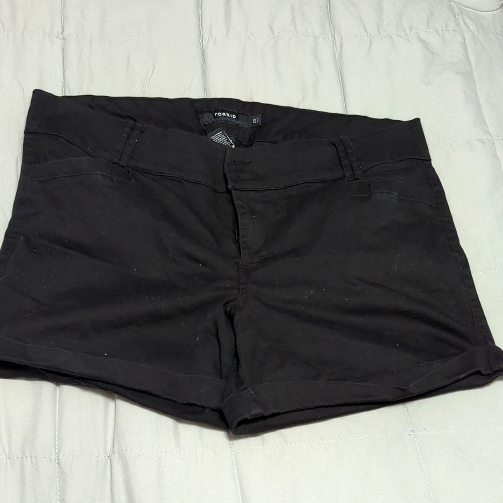 TORRID SIZE 20 BLACK SHORTS